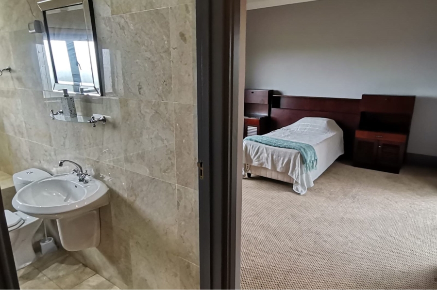 5 Bedroom Property for Sale in Bluewater Bay Eastern Cape
